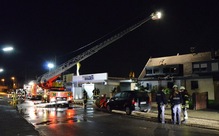 Feuer 4 Koeln Immendorf Giesdorfer Allee P411.JPG